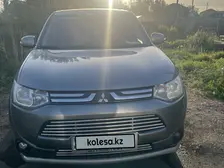 Mitsubishi Outlander, 2012