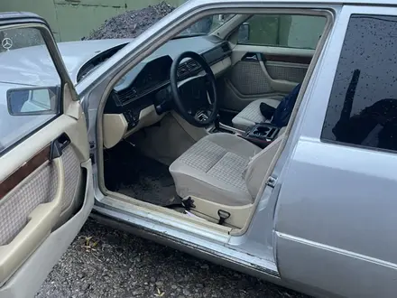 Mercedes-Benz E 220 1993 года за 1 350 000 тг. в Петропавловск – фото 12
