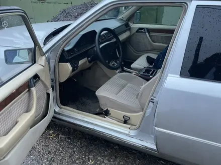 Mercedes-Benz E 220 1993 года за 1 350 000 тг. в Петропавловск – фото 11