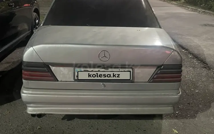 Mercedes-Benz E 220 1993 года за 1 350 000 тг. в Петропавловск