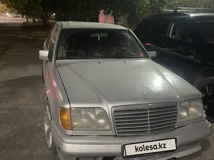 Mercedes-Benz E 220 1993 года за 1 350 000 тг. в Петропавловск – фото 3