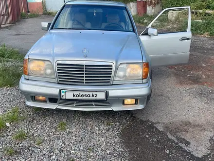 Mercedes-Benz E 220 1993 года за 1 350 000 тг. в Петропавловск – фото 5