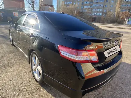 Toyota Camry 2011 года за 6 500 000 тг. в Актобе – фото 4