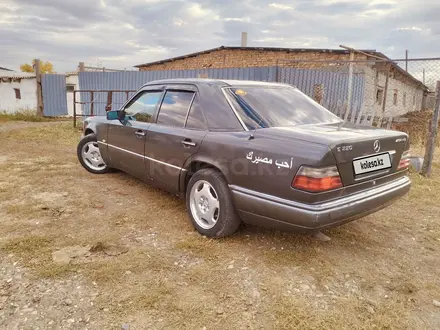 Mercedes-Benz E 220 1994 года за 1 900 000 тг. в Усть-Каменогорск – фото 3