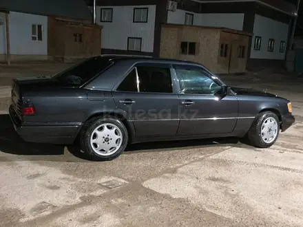 Mercedes-Benz E 200 1994 года за 1 900 000 тг. в Айтеке би – фото 5