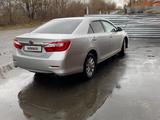 Toyota Camry 2014 года за 10 500 000 тг. в Усть-Каменогорск – фото 2