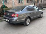 Volkswagen Passat 2006 годаүшін2 800 000 тг. в Алматы