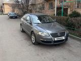 Volkswagen Passat 2006 года за 2 700 000 тг. в Алматы – фото 5