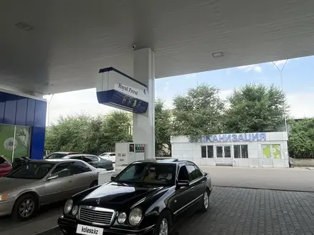Mercedes-Benz E 320 1998 года за 3 500 000 тг. в Алматы – фото 3
