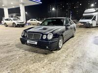 Mercedes-Benz E 320 1997 года за 2 800 000 тг. в Караганда