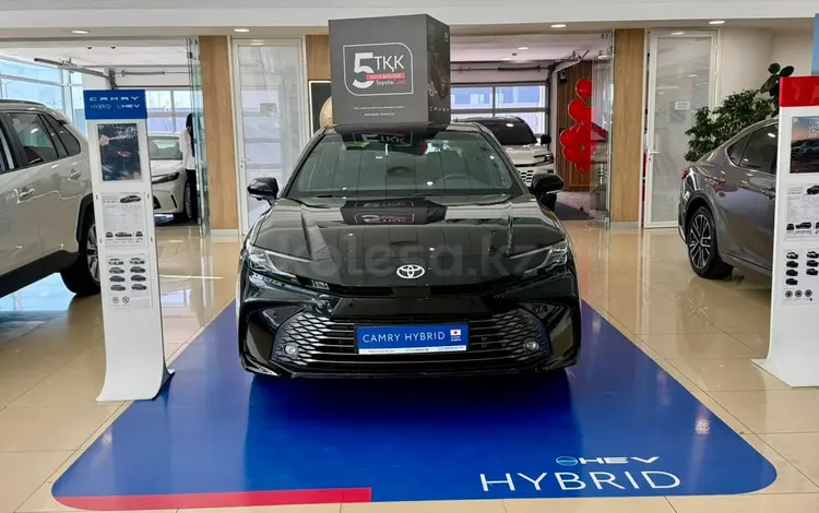 Toyota Camry Luxe eCVT 2026 года за 26 190 000 тг. в Астана