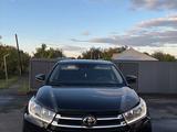 Toyota Highlander 2018 года за 16 000 000 тг. в Семей – фото 2