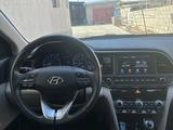 Hyundai Elantra 2019 года за 6 850 000 тг. в Жанаозен – фото 4