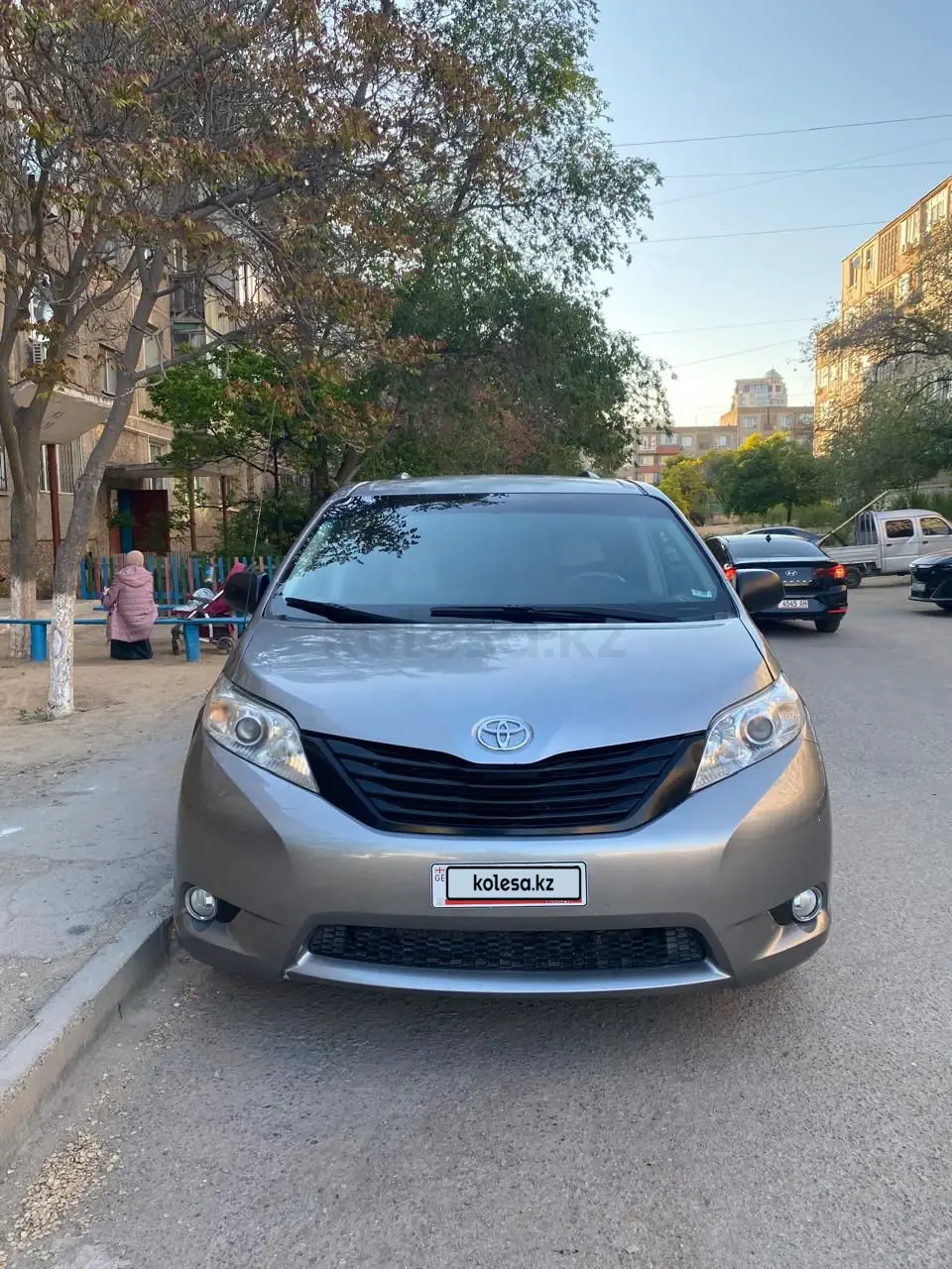 Toyota Sienna, 2011
