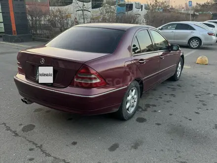 Mercedes-Benz C 200 2001 года за 3 300 000 тг. в Алматы – фото 2