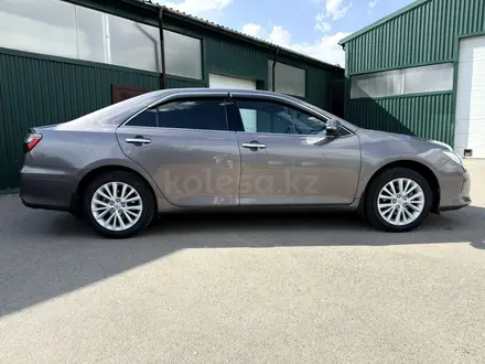 Toyota Camry 2015 года за 11 300 000 тг. в Петропавловск – фото 2