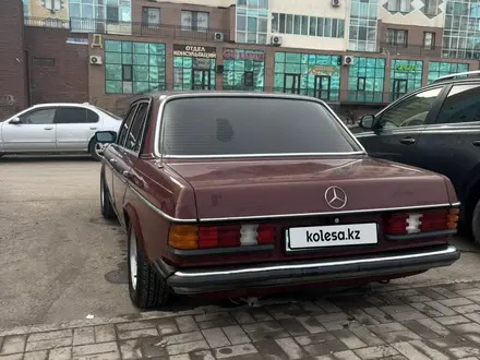 Mercedes-Benz E 240 1984 года за 3 000 000 тг. в Астана – фото 3