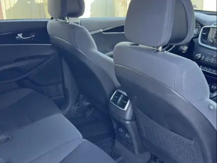 Kia Sorento 2016 года за 5 700 000 тг. в Атырау – фото 17