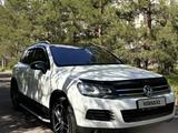 Volkswagen Touareg 2014 годаfor11 500 000 тг. в Астана – фото 3