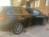 Toyota Highlander 2017 года за 13 800 000 тг. в Актобе – фото 3