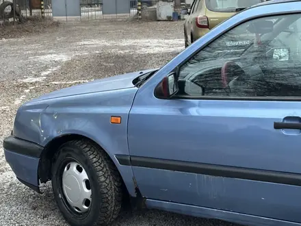 Volkswagen Vento 1993 года за 1 400 000 тг. в Актобе – фото 2