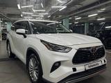 Toyota Highlander 2023 года за 26 000 000 тг. в Алматы