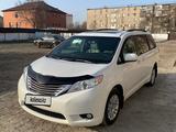 Toyota Sienna 2015 года за 15 000 000 тг. в Атырау – фото 4