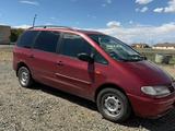 Volkswagen Sharan 1997 годаүшін1 300 000 тг. в Караганда