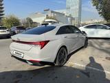 Hyundai Elantra 2021 года за 9 900 000 тг. в Алматы – фото 3