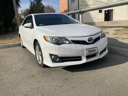 Toyota Camry 2013 года за 6 000 000 тг. в Атырау – фото 2