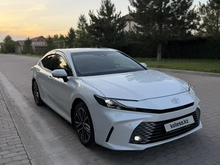 Toyota Camry 2025 года за 23 800 000 тг. в Шымкент – фото 2