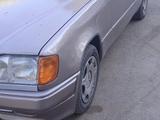 Mercedes-Benz E 200 1993 годаүшін850 000 тг. в Караганда – фото 2