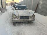 Mercedes-Benz E 230 1997 года за 100 000 тг. в Караганда