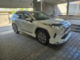 Toyota RAV4 2022 года за 22 500 000 тг. в Алматы