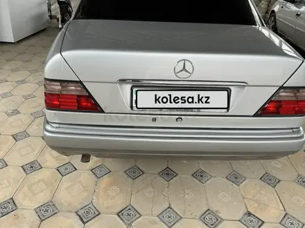Mercedes-Benz E 220 1994 года за 3 300 000 тг. в Шымкент