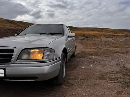 Mercedes-Benz C 180 1995 года за 1 650 000 тг. в Кокшетау – фото 2