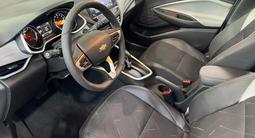 Chevrolet Onix Premier 2 2024 года за 7 890 000 тг. в Петропавловск – фото 5
