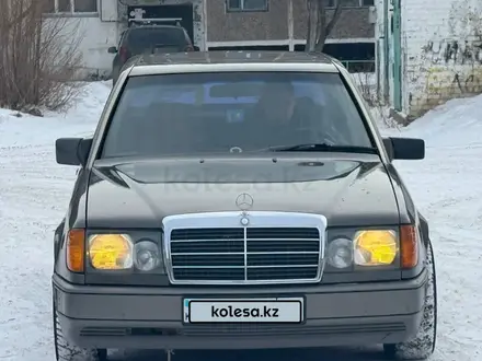 Mercedes-Benz E 200 1993 года за 1 890 000 тг. в Караганда – фото 2