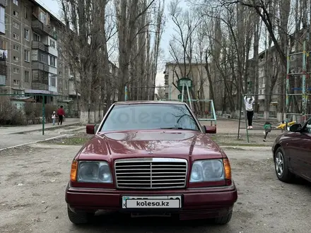 Mercedes-Benz E 220 1994 года за 1 900 000 тг. в Тараз – фото 4