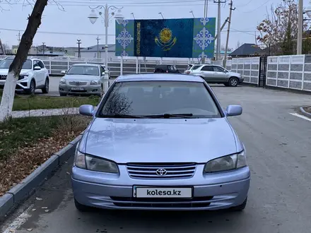 Toyota Camry 1997 года за 2 770 000 тг. в Шиели – фото 2