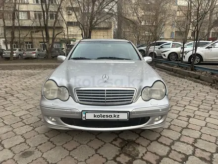Mercedes-Benz C 320 2002 года за 4 800 000 тг. в Алматы – фото 4