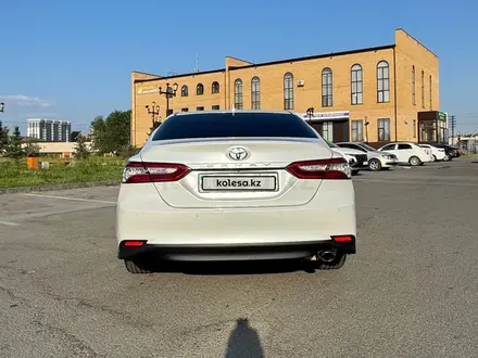 Toyota Camry 2021 года за 14 500 000 тг. в Семей – фото 6