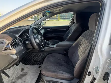 Toyota Camry 2021 года за 14 500 000 тг. в Семей – фото 8