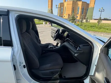 Toyota Camry 2021 года за 14 500 000 тг. в Семей – фото 9