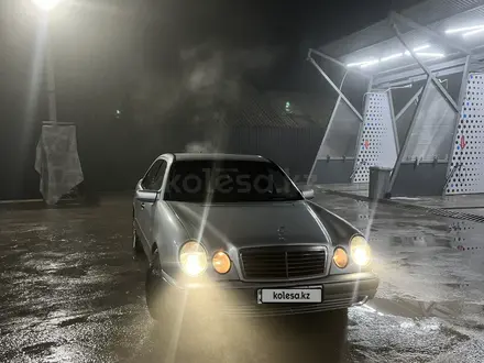 Mercedes-Benz E 280 1998 года за 2 300 000 тг. в Жетысай – фото 5