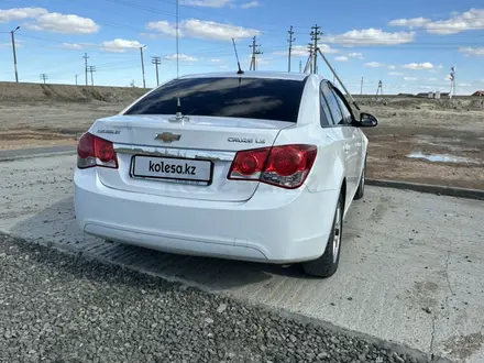 Chevrolet Cruze 2011 года за 3 100 000 тг. в Атырау – фото 3