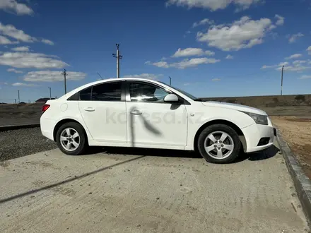 Chevrolet Cruze 2011 года за 3 100 000 тг. в Атырау – фото 4