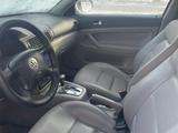 Volkswagen Passat 2004 годаүшін2 800 000 тг. в Актобе