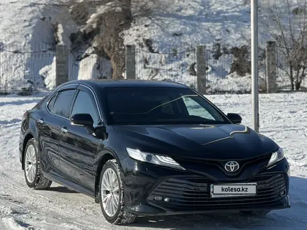 Toyota Camry 2019 года за 14 200 000 тг. в Алматы – фото 3