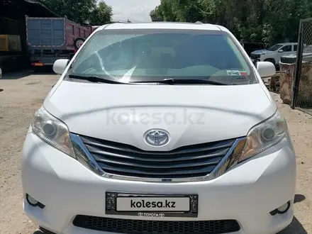 Toyota Sienna 2013 года за 13 500 000 тг. в Алматы